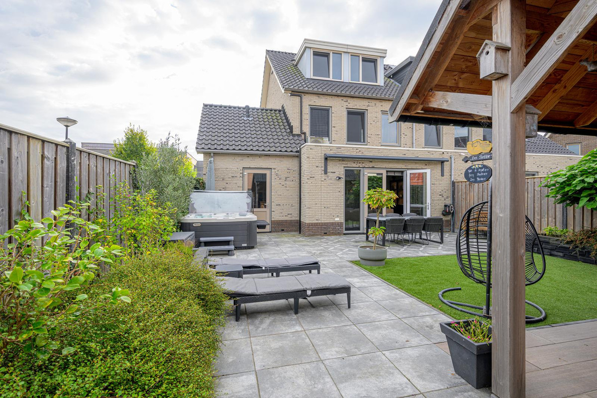 Twee-onder-één-kap te koop: Merelweg 35, Heerhugowaard