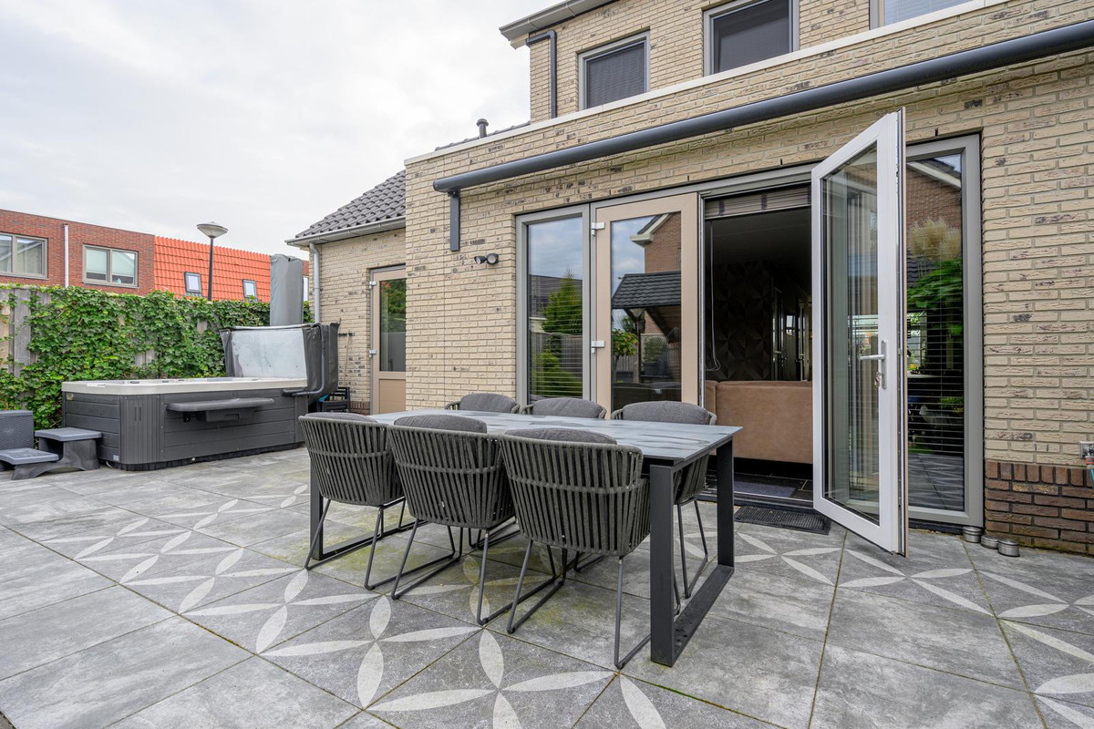 Twee-onder-één-kap te koop: Merelweg 35, Heerhugowaard