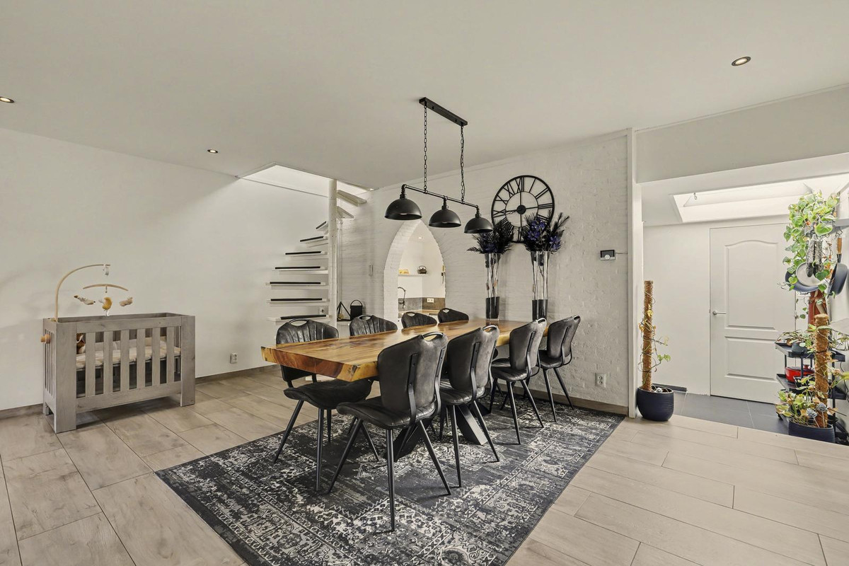 Tussenwoning te koop: Dorpsstraat 6, Sirjansland