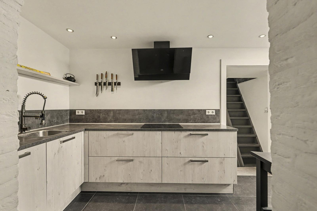 Tussenwoning te koop: Dorpsstraat 6, Sirjansland