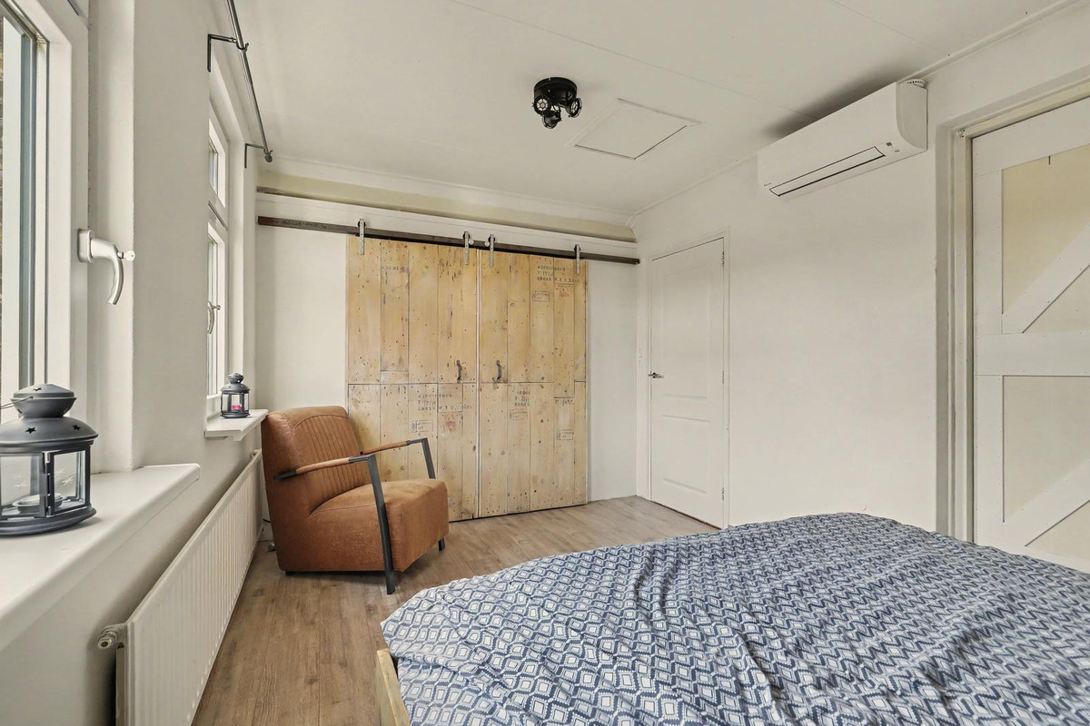 Tussenwoning te koop: Dorpsstraat 6, Sirjansland
