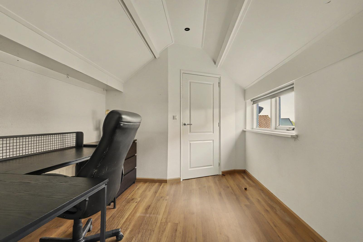 Tussenwoning te koop: Dorpsstraat 6, Sirjansland