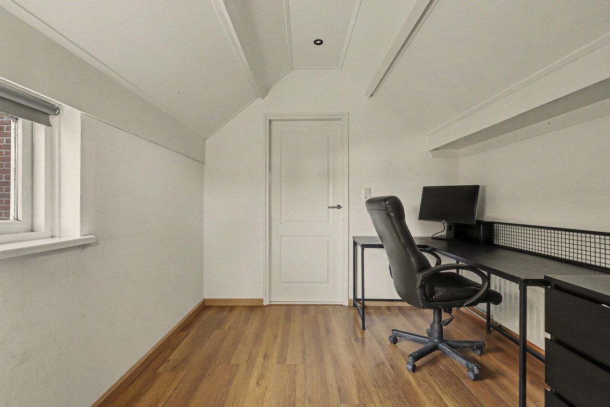 Tussenwoning te koop: Dorpsstraat 6, Sirjansland