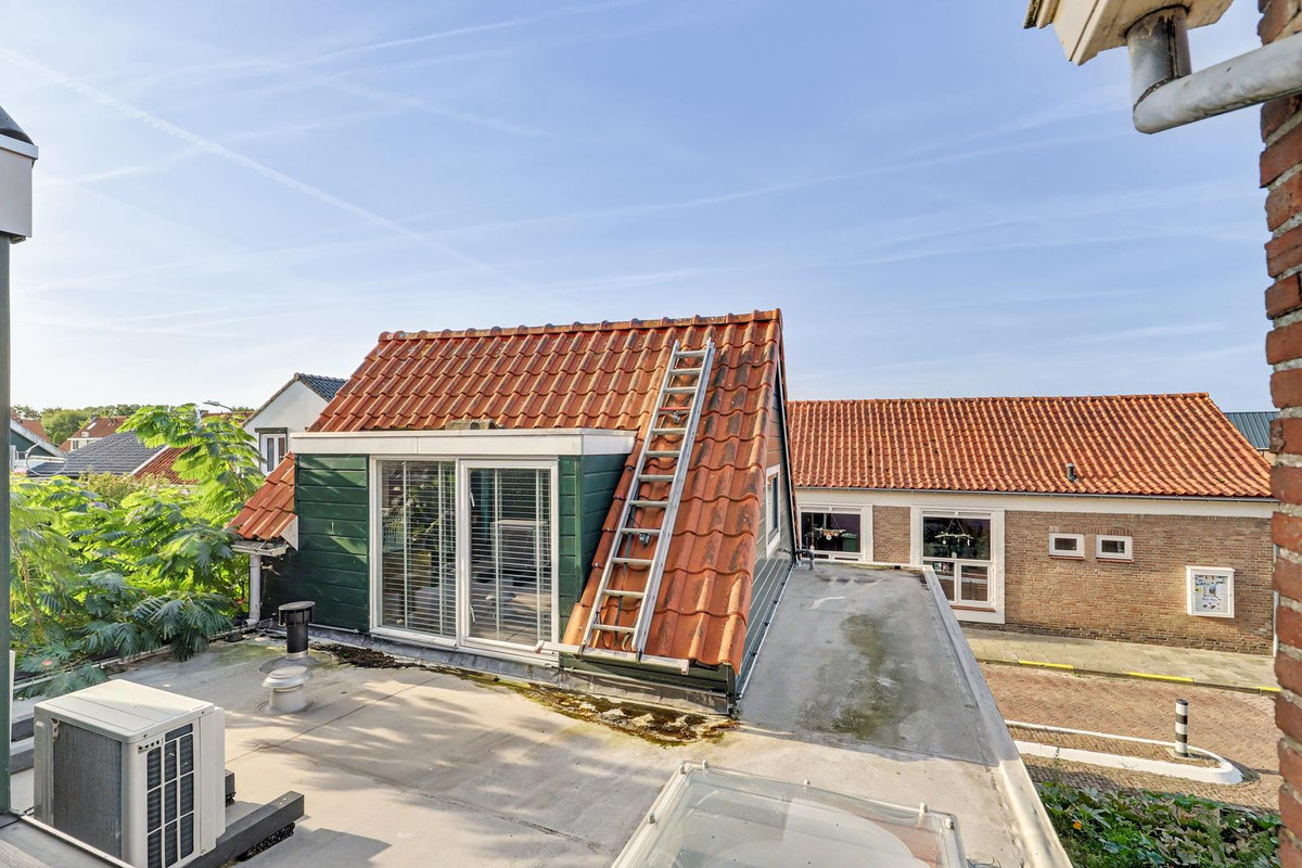 Tussenwoning te koop: Dorpsstraat 6, Sirjansland