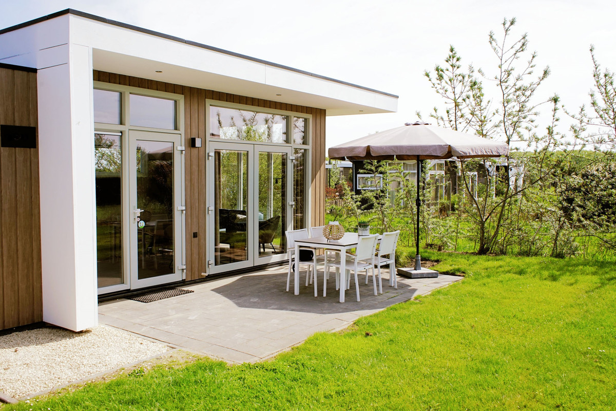 Vrijstaande woning te koop: Parkweg 2-234, Hellevoetsluis
