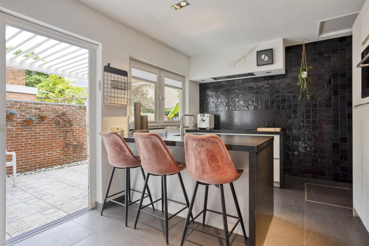 Hoekwoning te koop: Paardenmarkt 16, Hulst