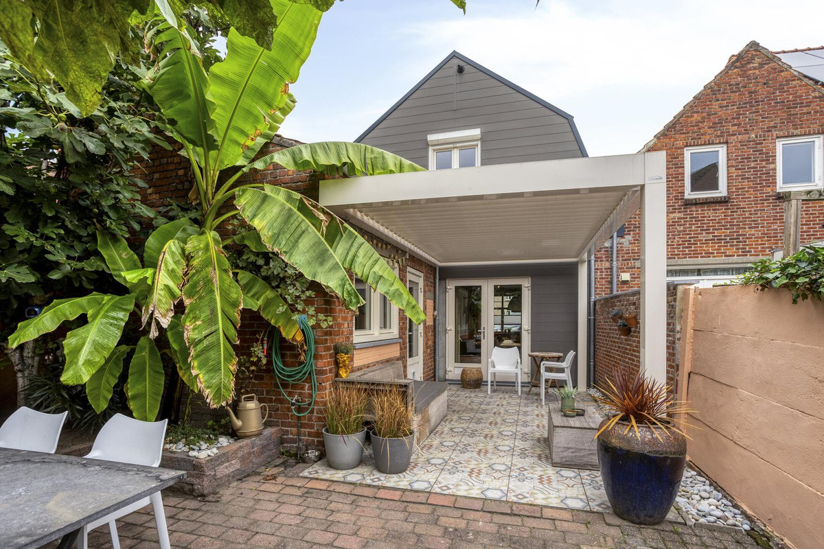 Hoekwoning te koop: Paardenmarkt 16, Hulst