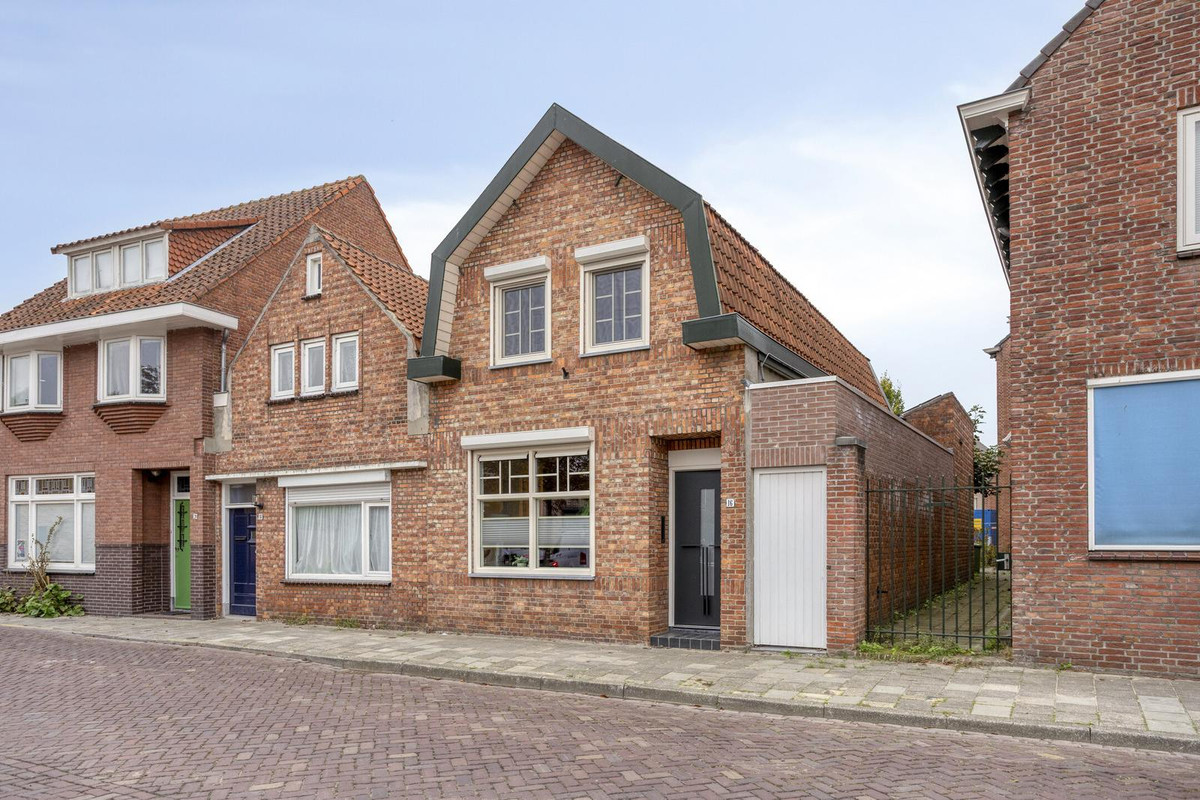 Hoekwoning te koop: Paardenmarkt 16, Hulst