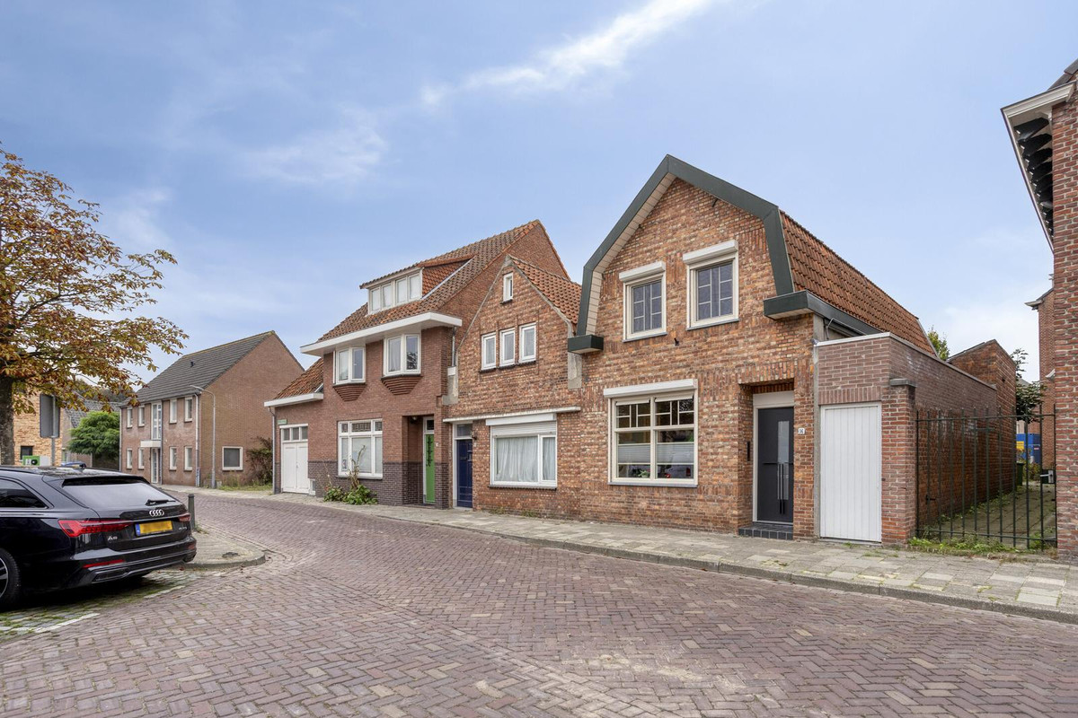Hoekwoning te koop: Paardenmarkt 16, Hulst
