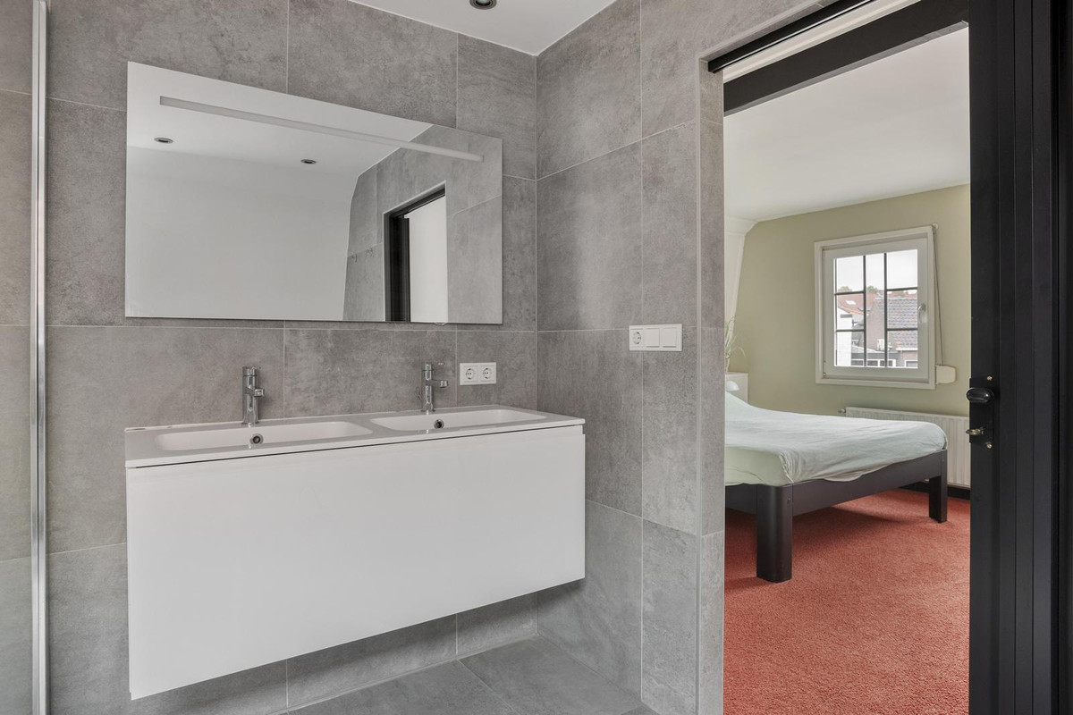 Hoekwoning te koop: Paardenmarkt 16, Hulst