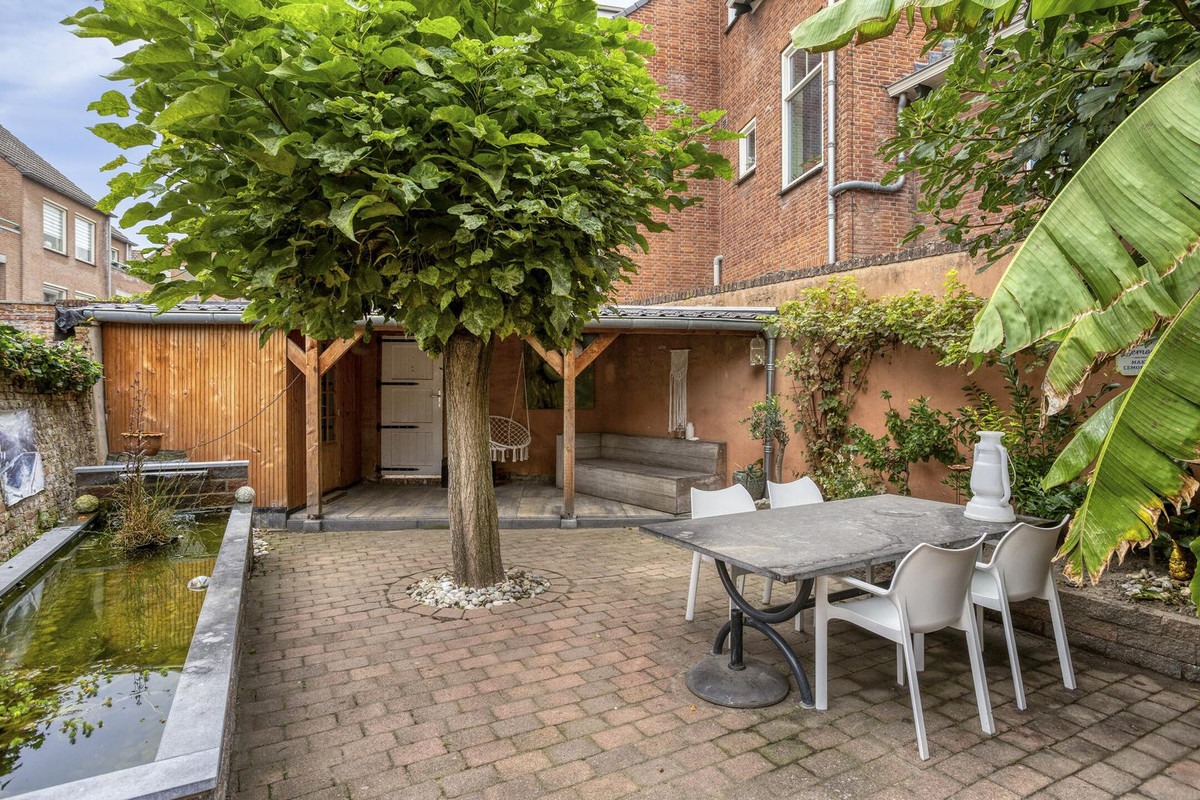 Hoekwoning te koop: Paardenmarkt 16, Hulst