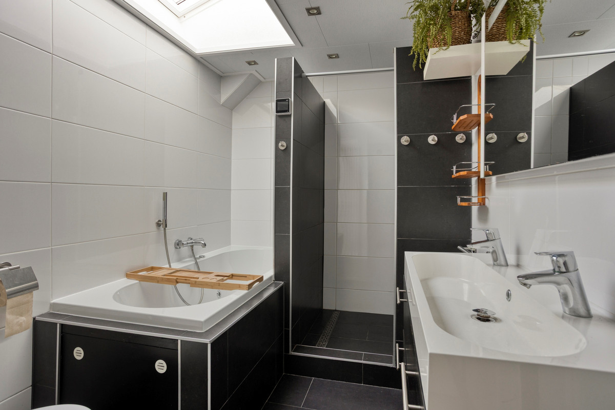 Tussenwoning te koop: Baljuw 79, Hoorn