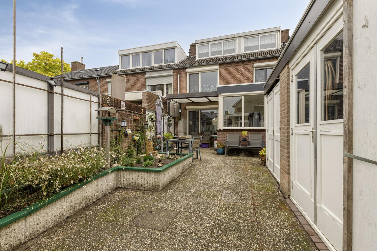 Tussenwoning te koop: Kapelaan H.G.M. Koopmansstraat 36, Best