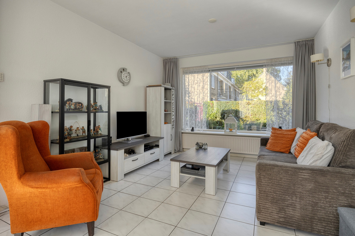 Tussenwoning te koop: Bernhardstraat 17, Zoeterwoude