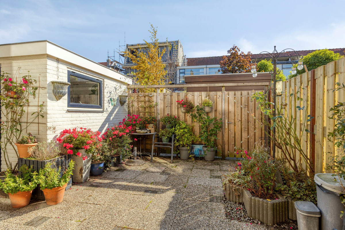 Tussenwoning te koop: Bernhardstraat 17, Zoeterwoude