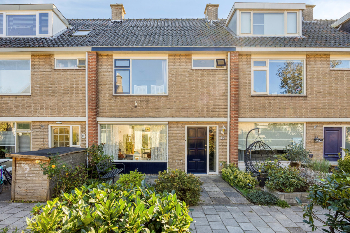 Tussenwoning te koop: Bernhardstraat 17, Zoeterwoude