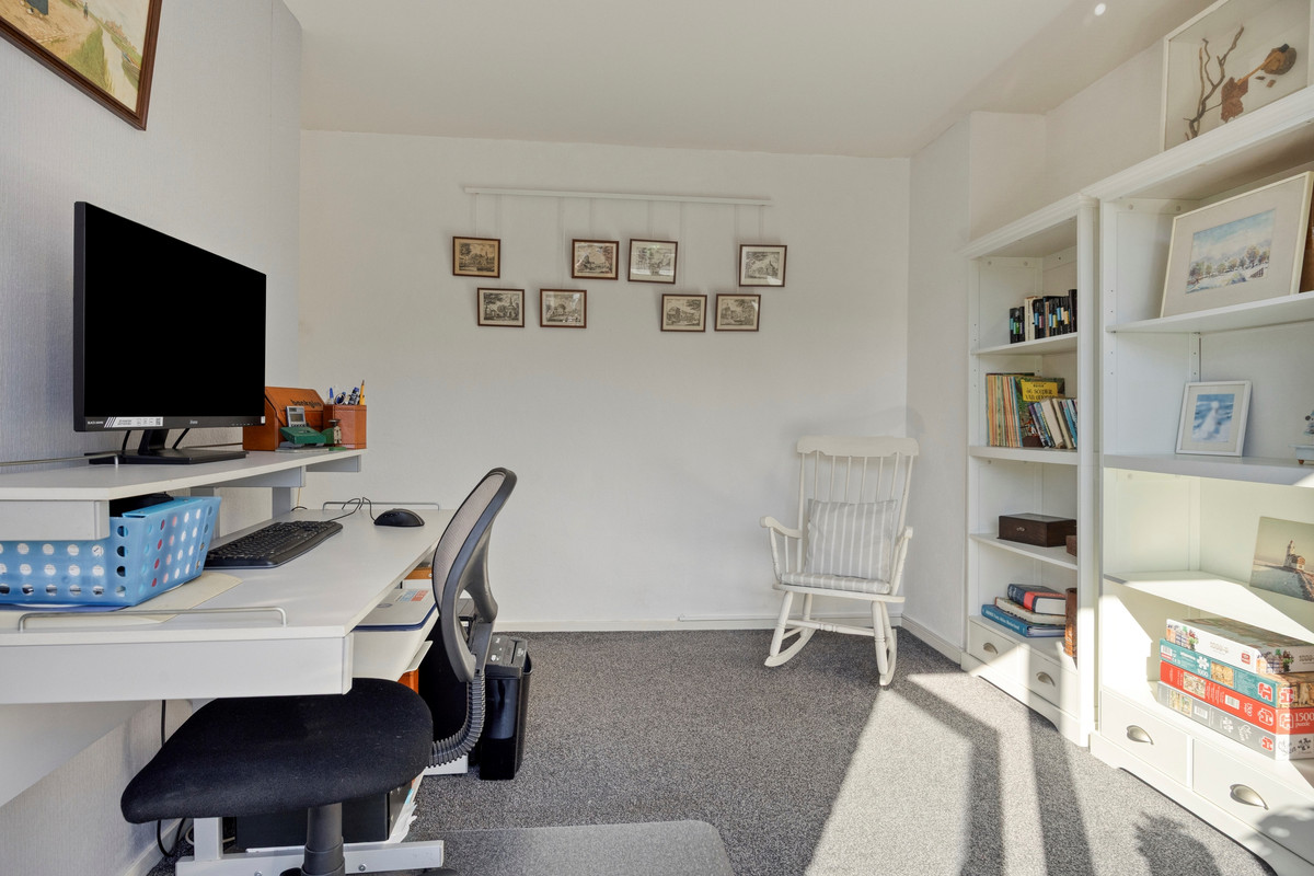 Tussenwoning te koop: Bernhardstraat 17, Zoeterwoude