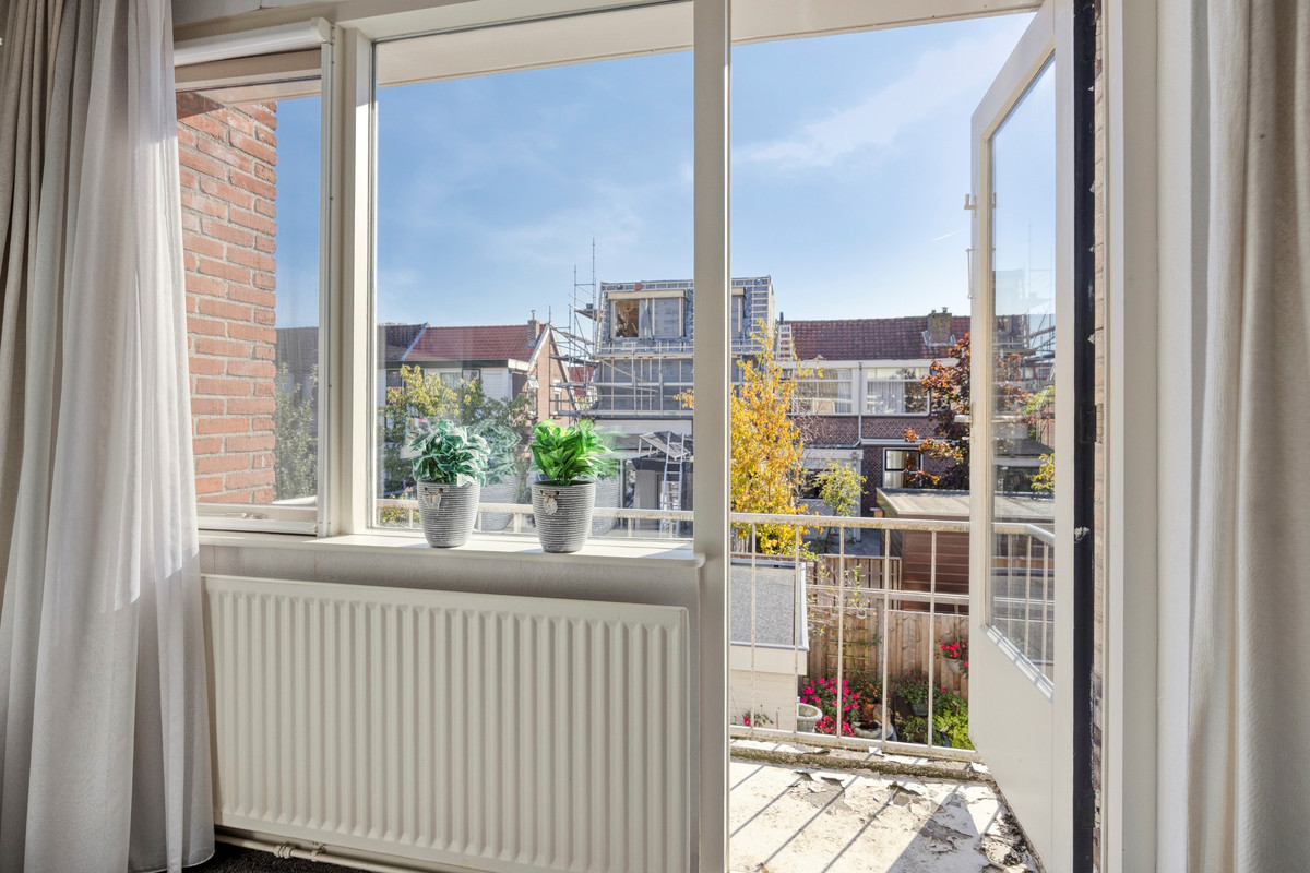 Tussenwoning te koop: Bernhardstraat 17, Zoeterwoude