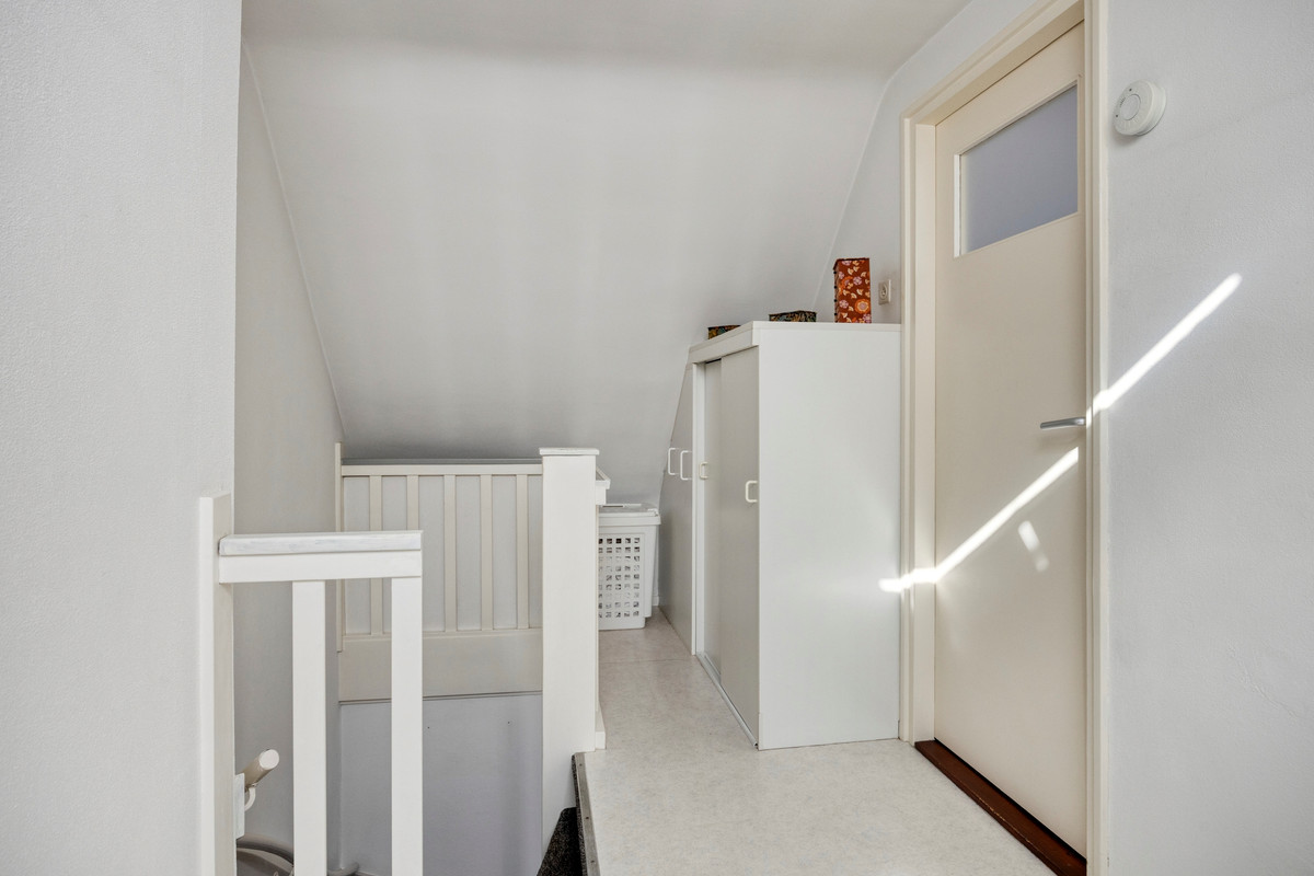 Tussenwoning te koop: Bernhardstraat 17, Zoeterwoude