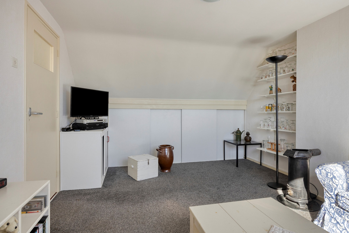 Tussenwoning te koop: Bernhardstraat 17, Zoeterwoude