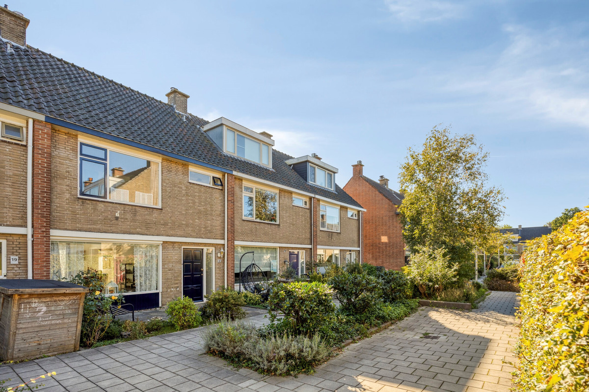 Tussenwoning te koop: Bernhardstraat 17, Zoeterwoude