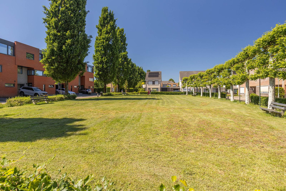 Tussenwoning te koop: Meidoorn 14, Elsloo