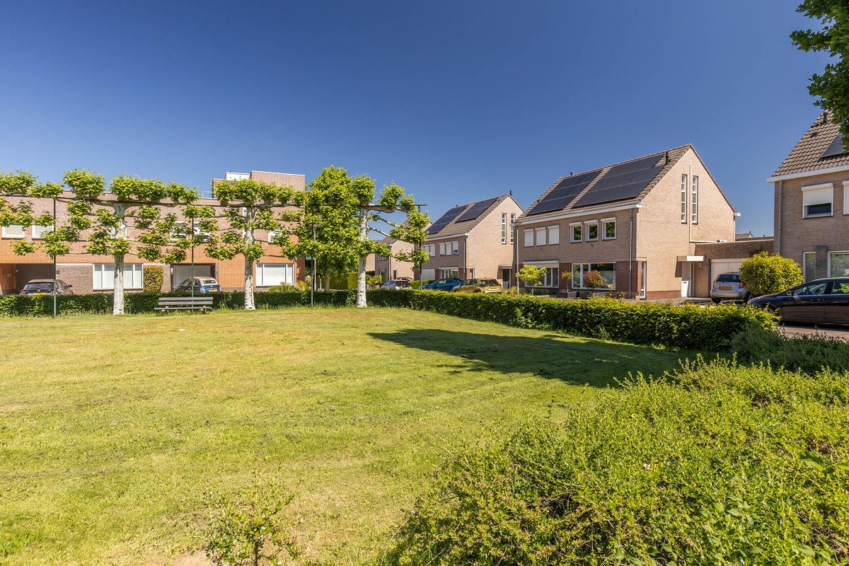 Tussenwoning te koop: Meidoorn 14, Elsloo