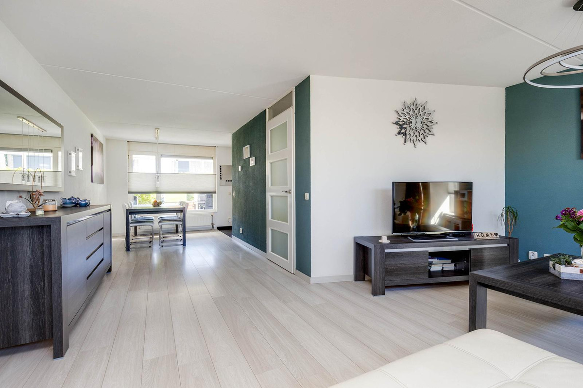 Tussenwoning te koop: Meidoorn 14, Elsloo