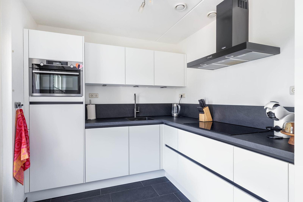 Tussenwoning te koop: Meidoorn 14, Elsloo
