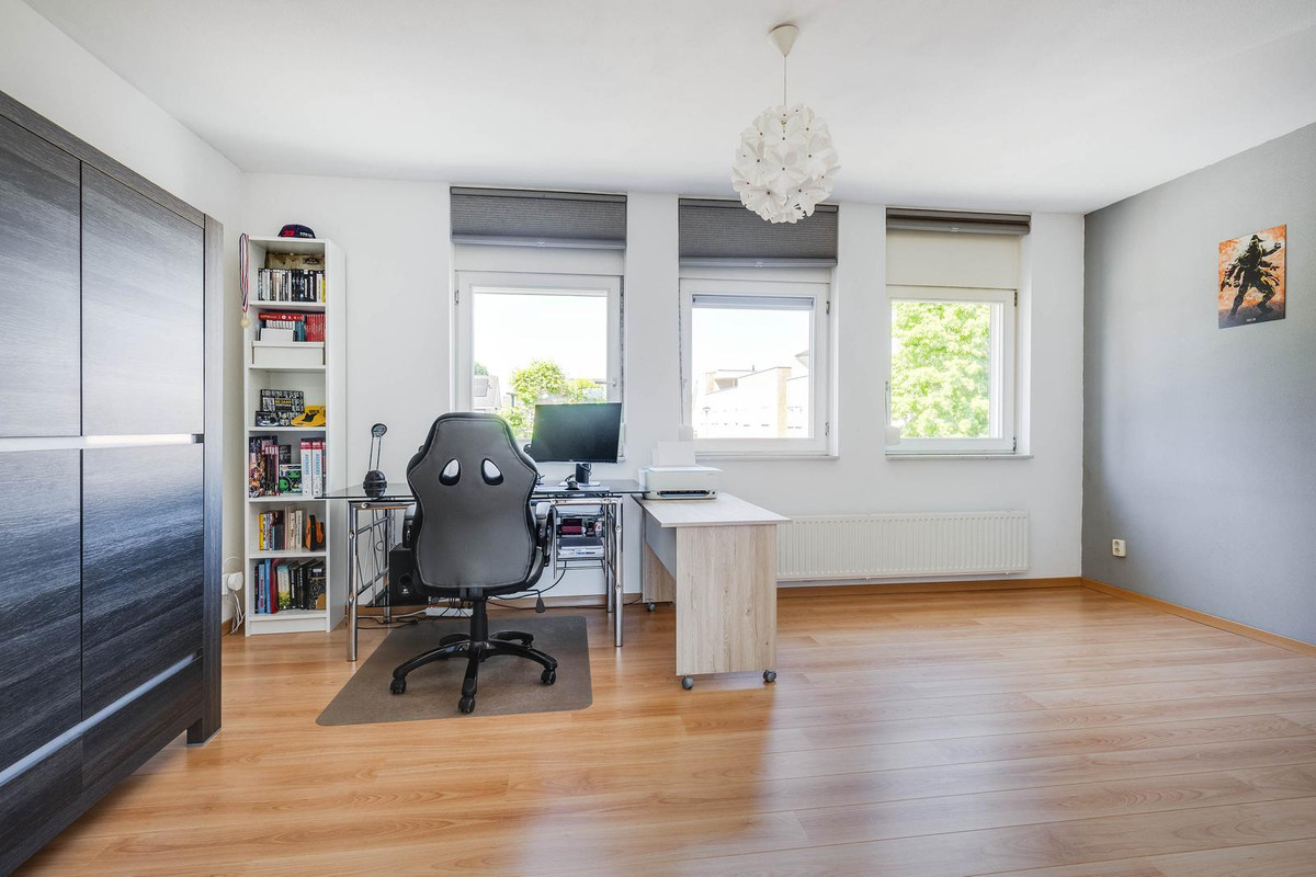 Tussenwoning te koop: Meidoorn 14, Elsloo