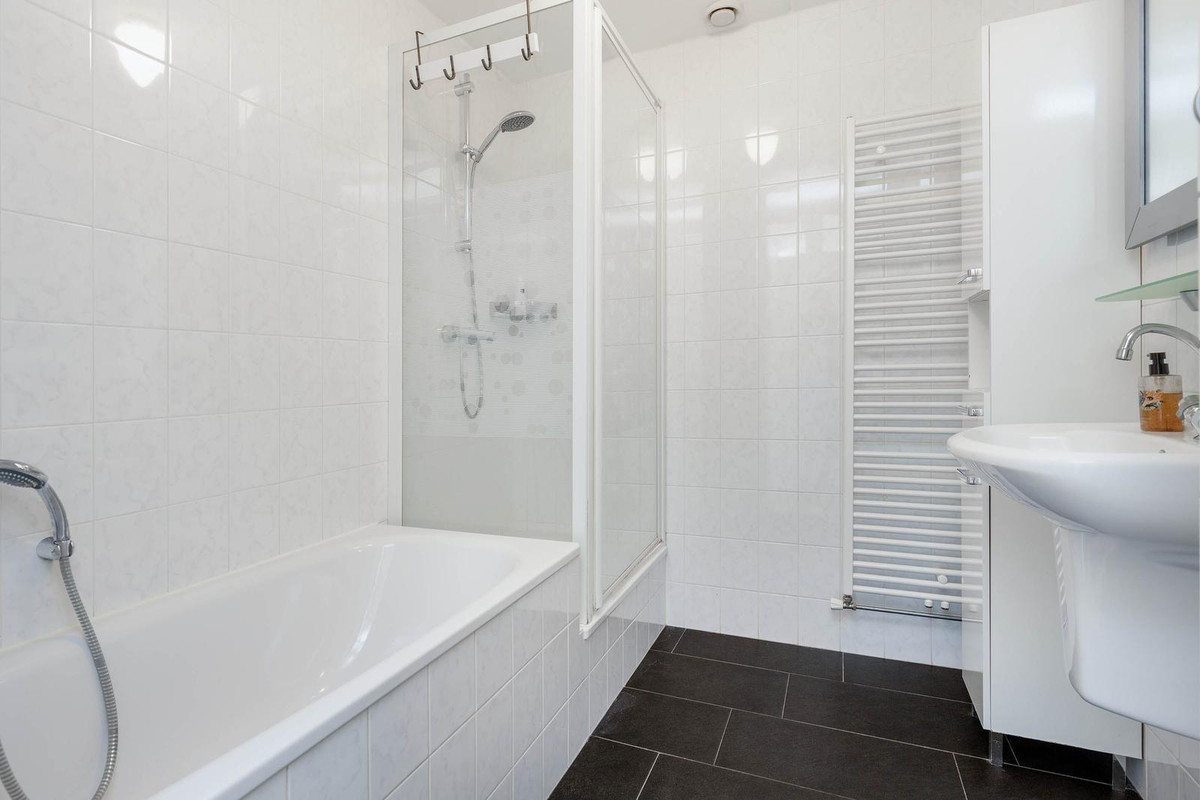 Tussenwoning te koop: Meidoorn 14, Elsloo