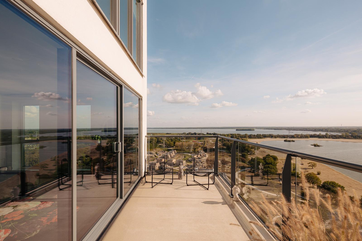Appartement te koop: Zeeduinweg 552, Almere