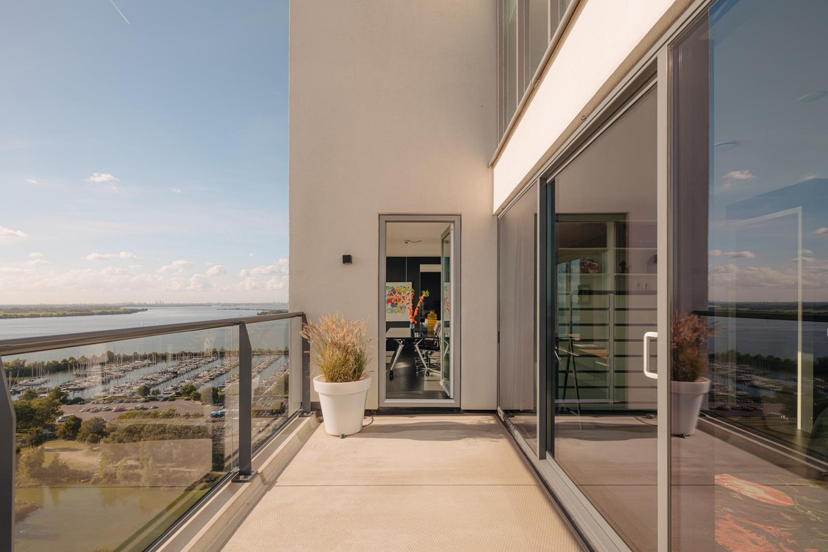 Appartement te koop: Zeeduinweg 552, Almere
