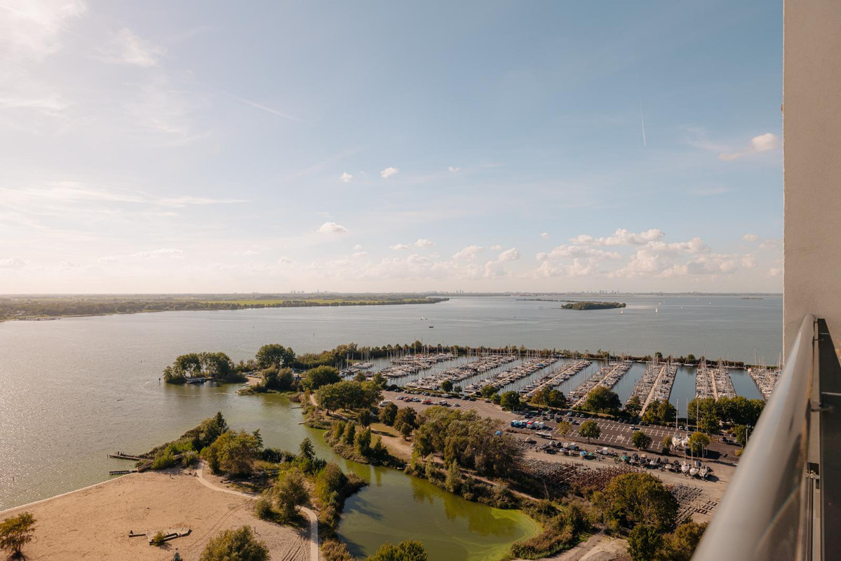 Appartement te koop: Zeeduinweg 552, Almere
