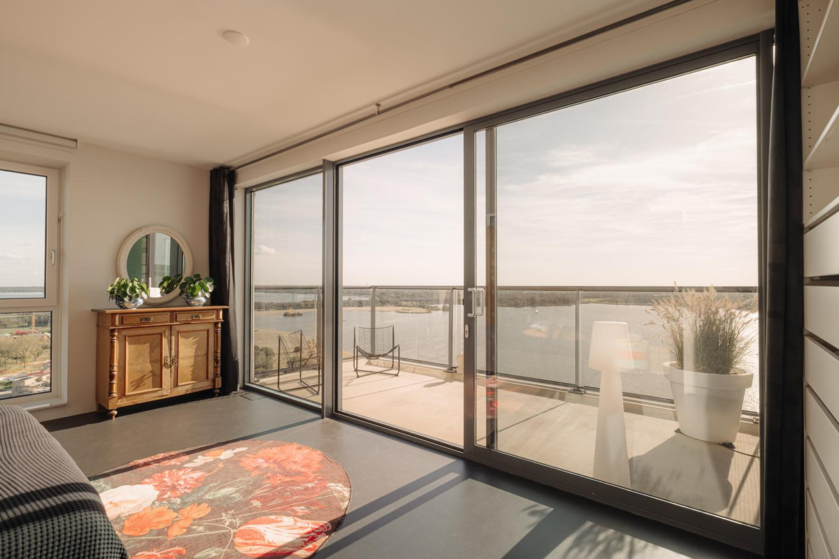 Appartement te koop: Zeeduinweg 552, Almere