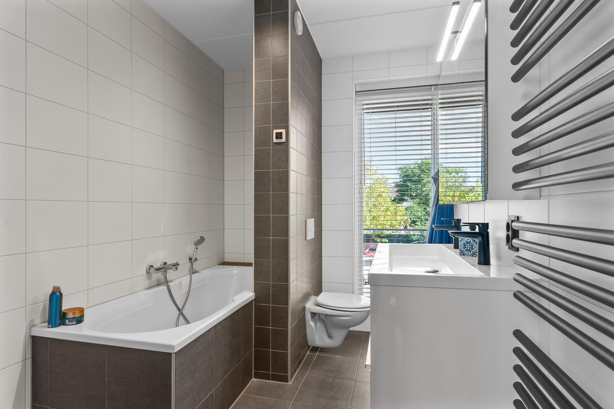 Hoekwoning te koop: Max Planckstraat 13, Almere