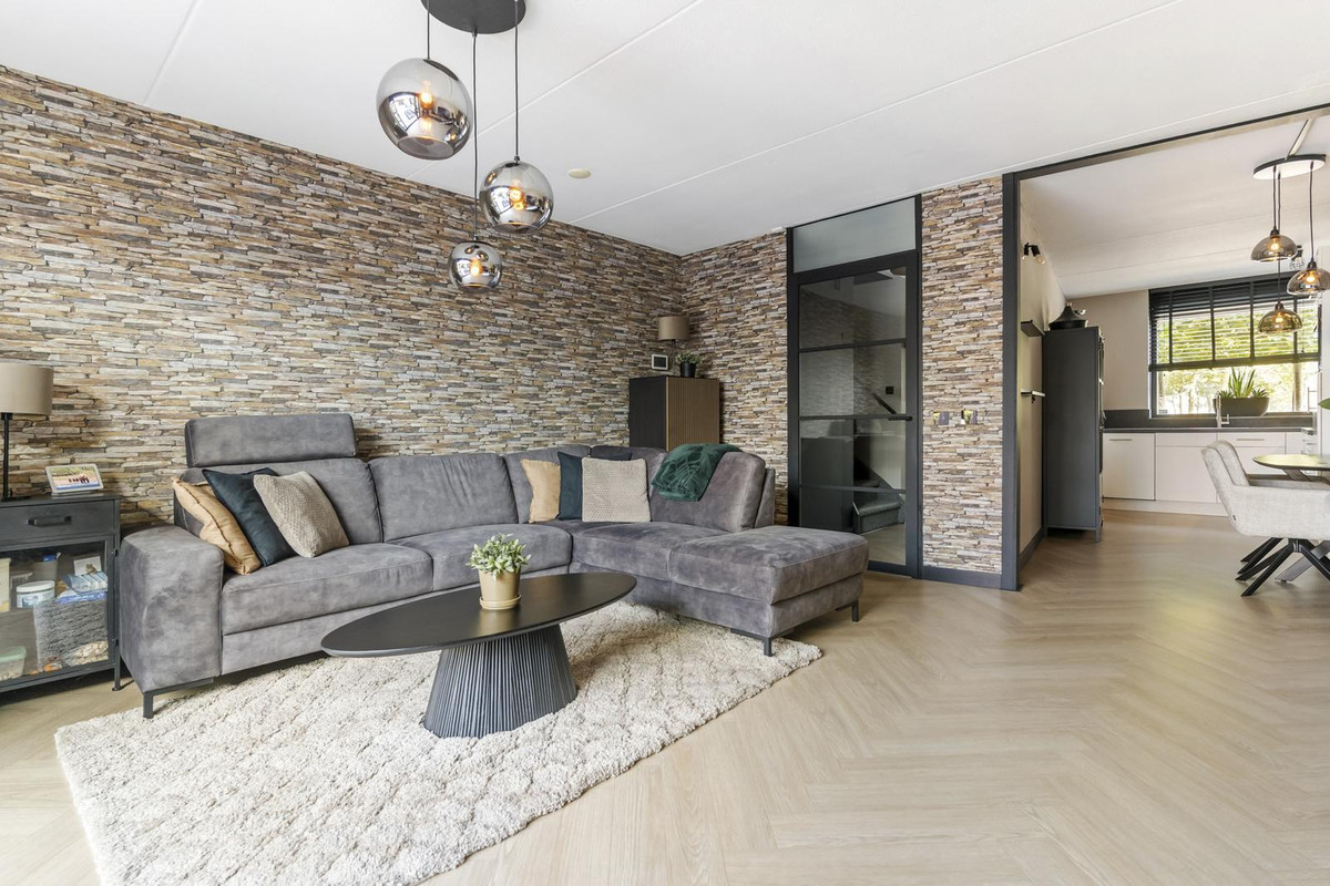 Tussenwoning te koop: Gerrit Hendrixlaan 6, Hendrik-Ido-Ambacht