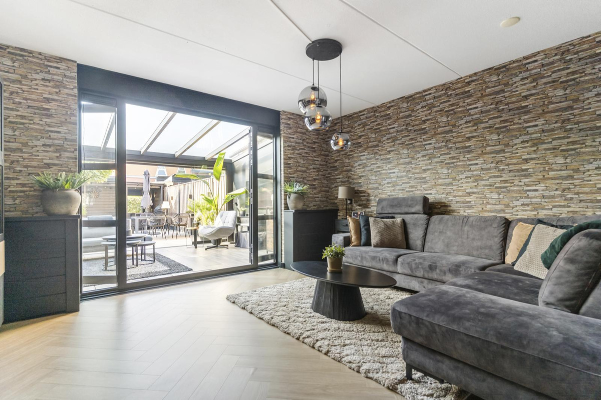 Tussenwoning te koop: Gerrit Hendrixlaan 6, Hendrik-Ido-Ambacht