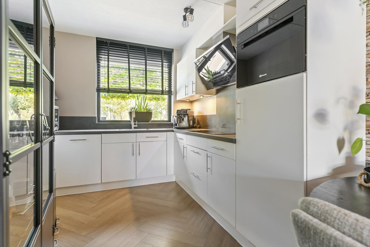 Tussenwoning te koop: Gerrit Hendrixlaan 6, Hendrik-Ido-Ambacht