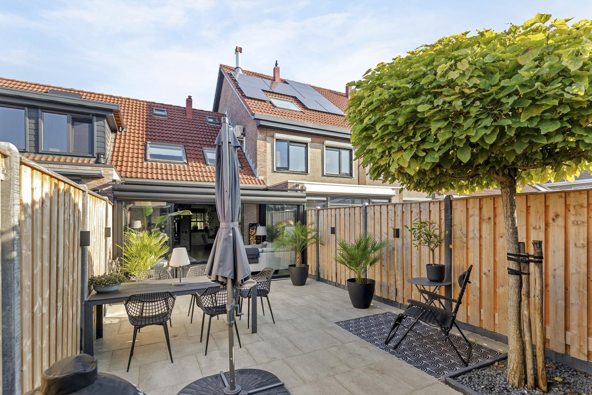 Tussenwoning te koop: Gerrit Hendrixlaan 6, Hendrik-Ido-Ambacht