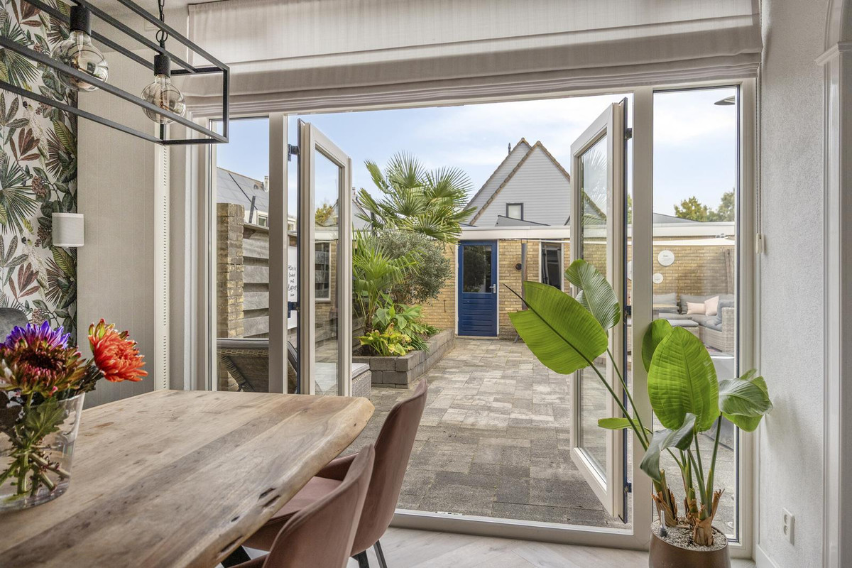 Tussenwoning te koop: Valkenhorst 12, Boskoop