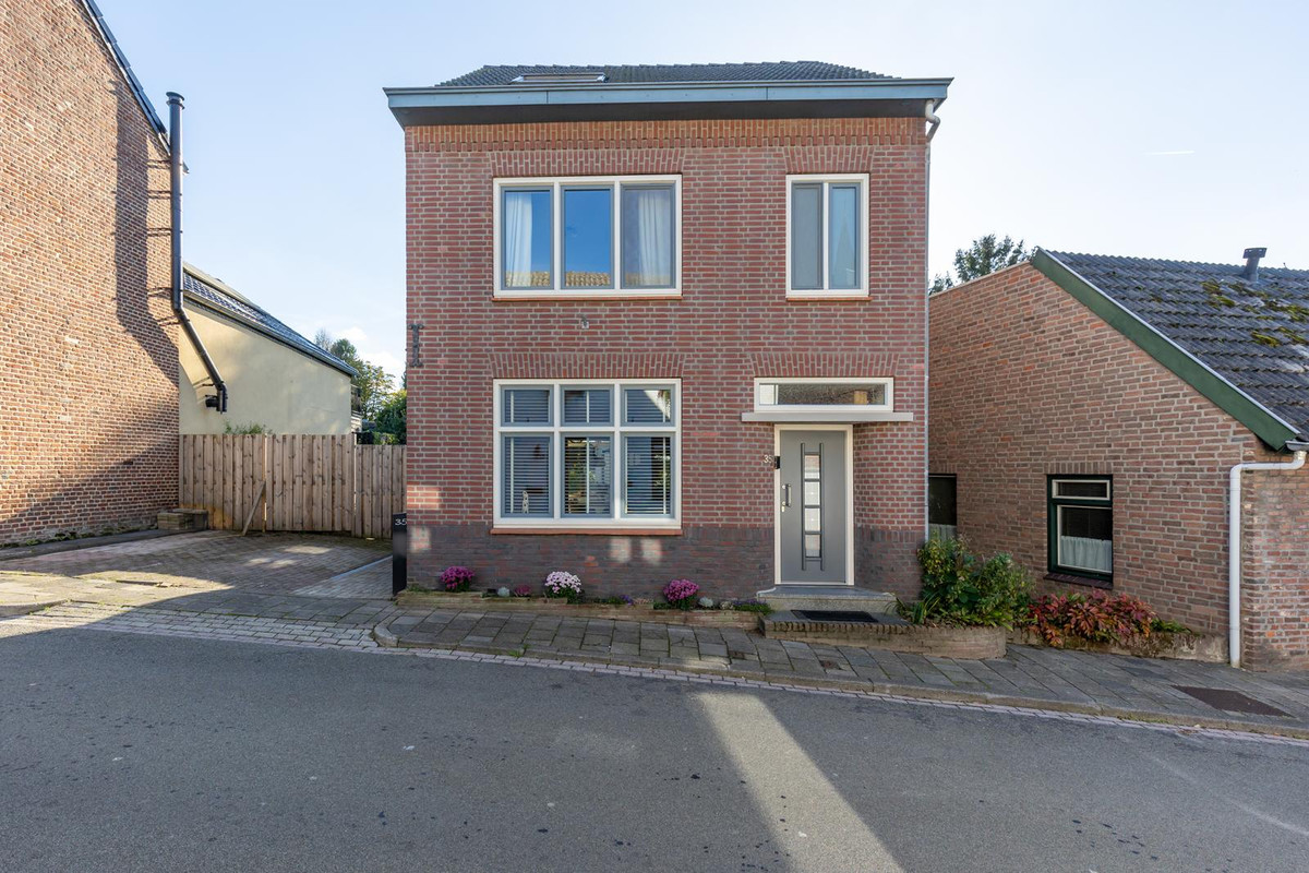 Vrijstaande woning te koop: Vaesraderweg 35, Nuth