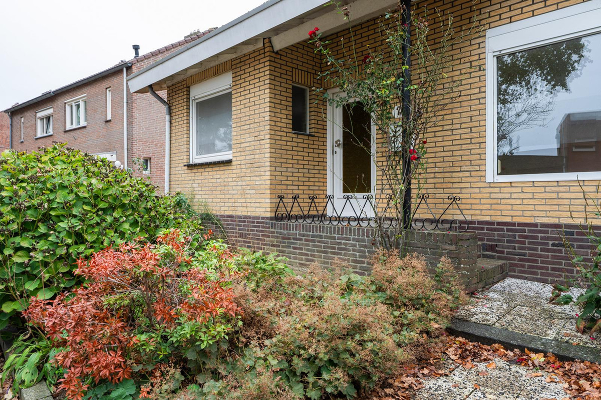Vrijstaande woning te koop: Beneluxlaan 7A, Grevenbicht