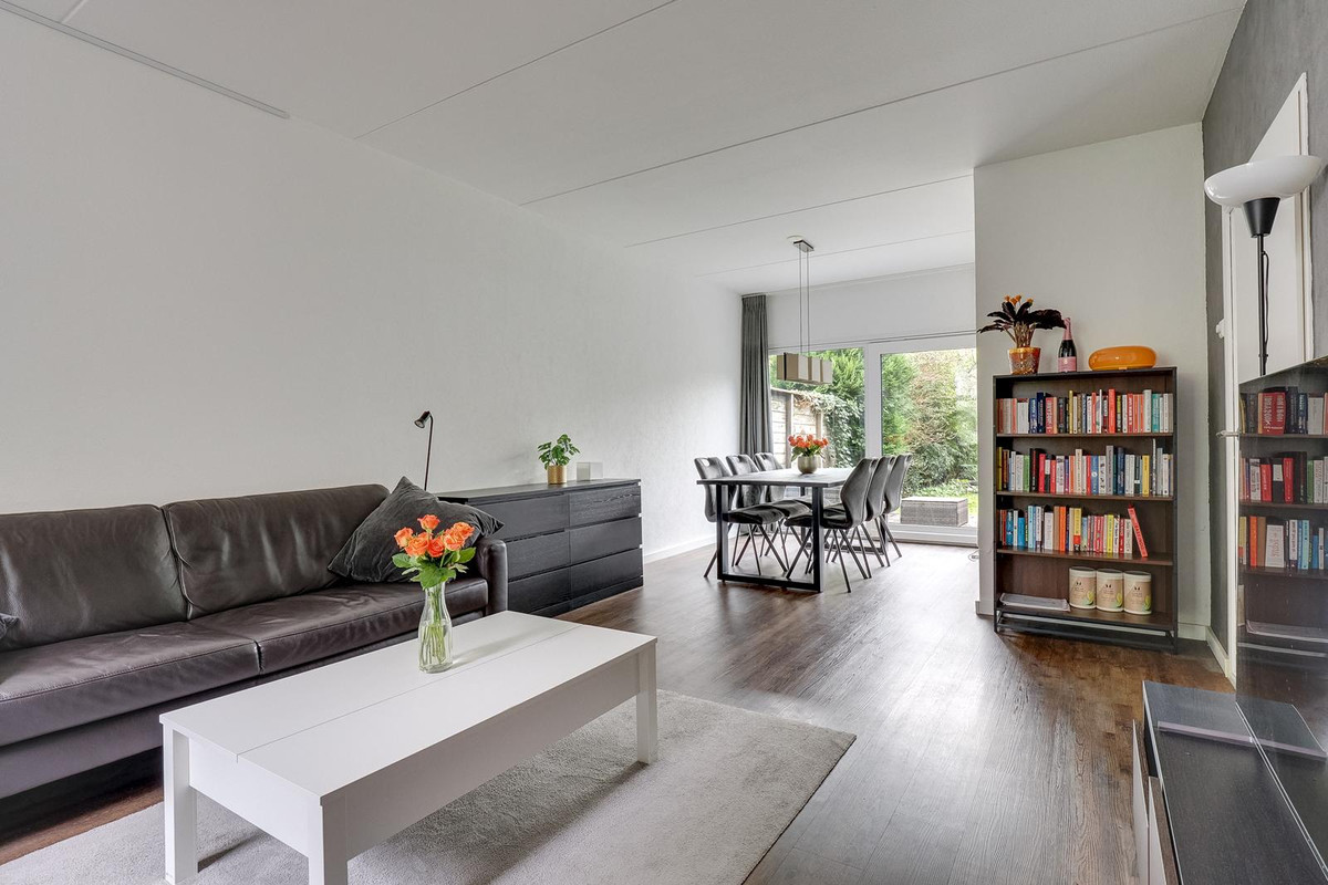 Tussenwoning te koop: Valeriaanveld 30, Woerden
