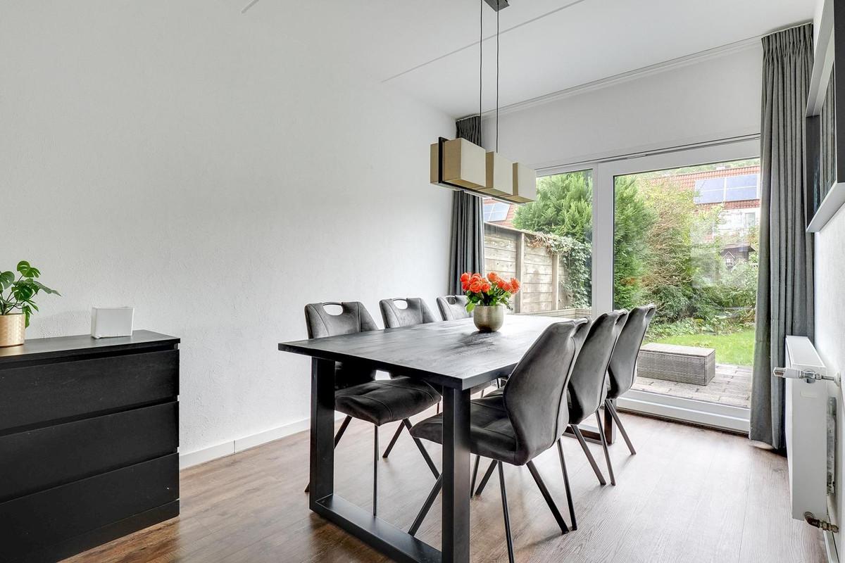 Tussenwoning te koop: Valeriaanveld 30, Woerden