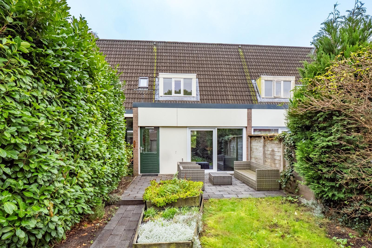 Tussenwoning te koop: Valeriaanveld 30, Woerden
