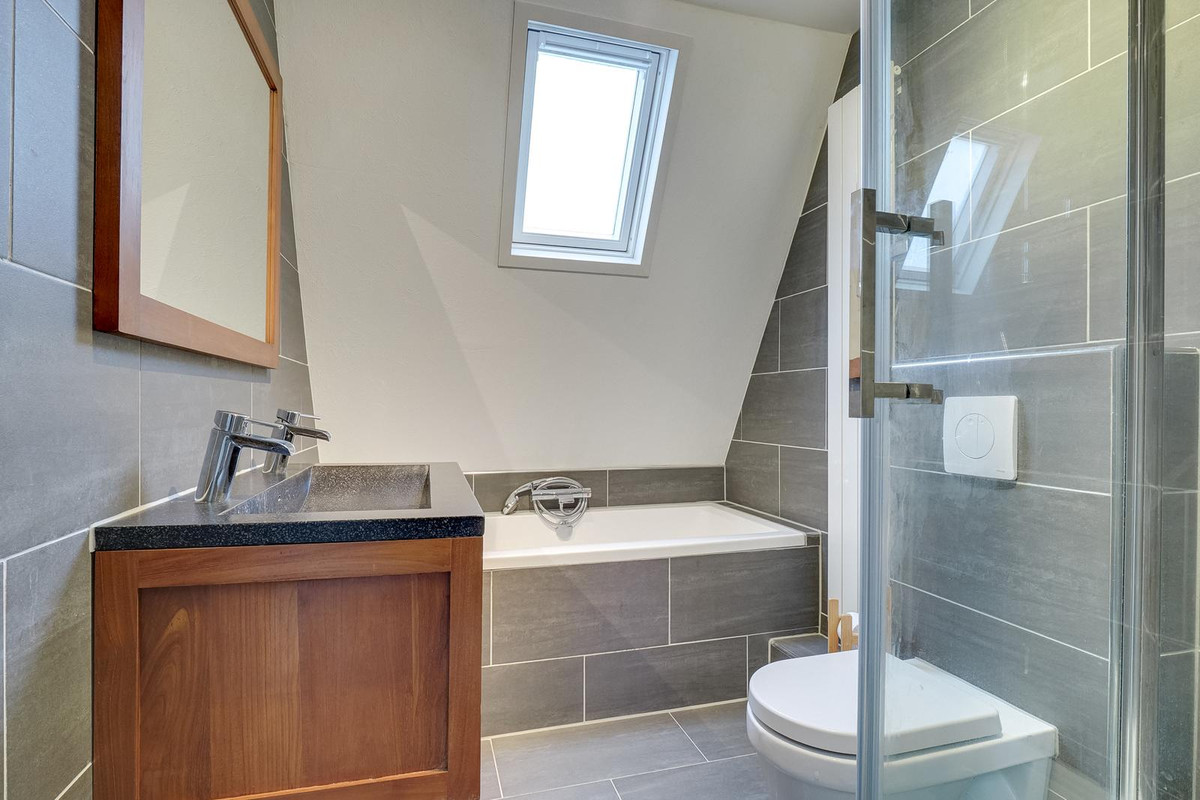 Tussenwoning te koop: Valeriaanveld 30, Woerden