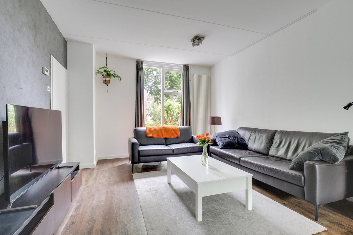 Tussenwoning te koop: Valeriaanveld 30, Woerden