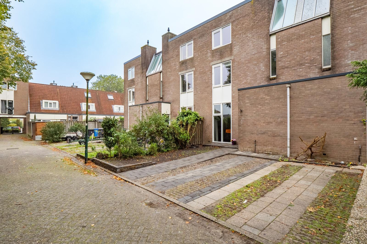 Tussenwoning te koop: Valeriaanveld 30, Woerden