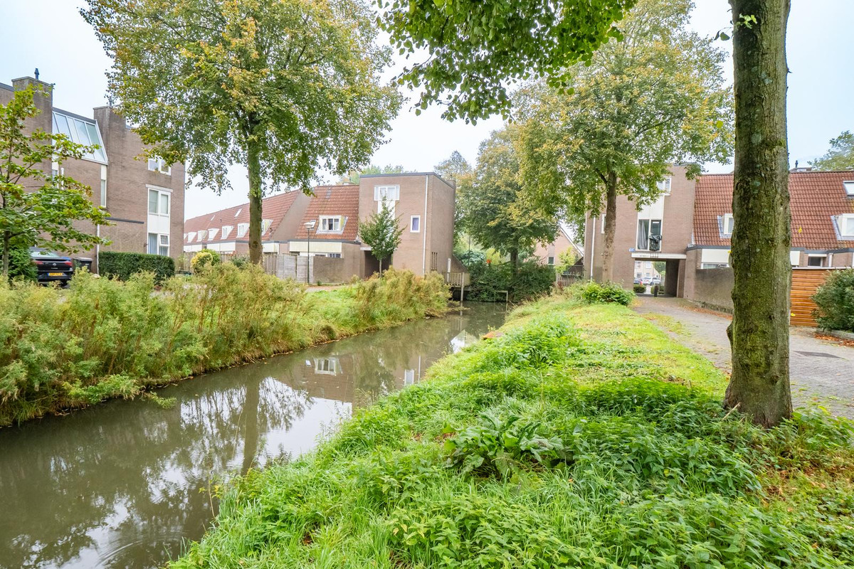 Tussenwoning te koop: Valeriaanveld 30, Woerden